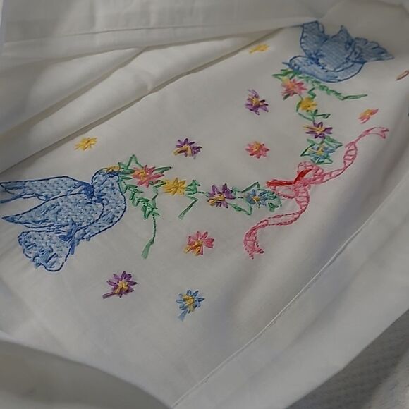 Vintage hand embroidered  32x20" pillowcases set of 2 - Picture 5 of 6